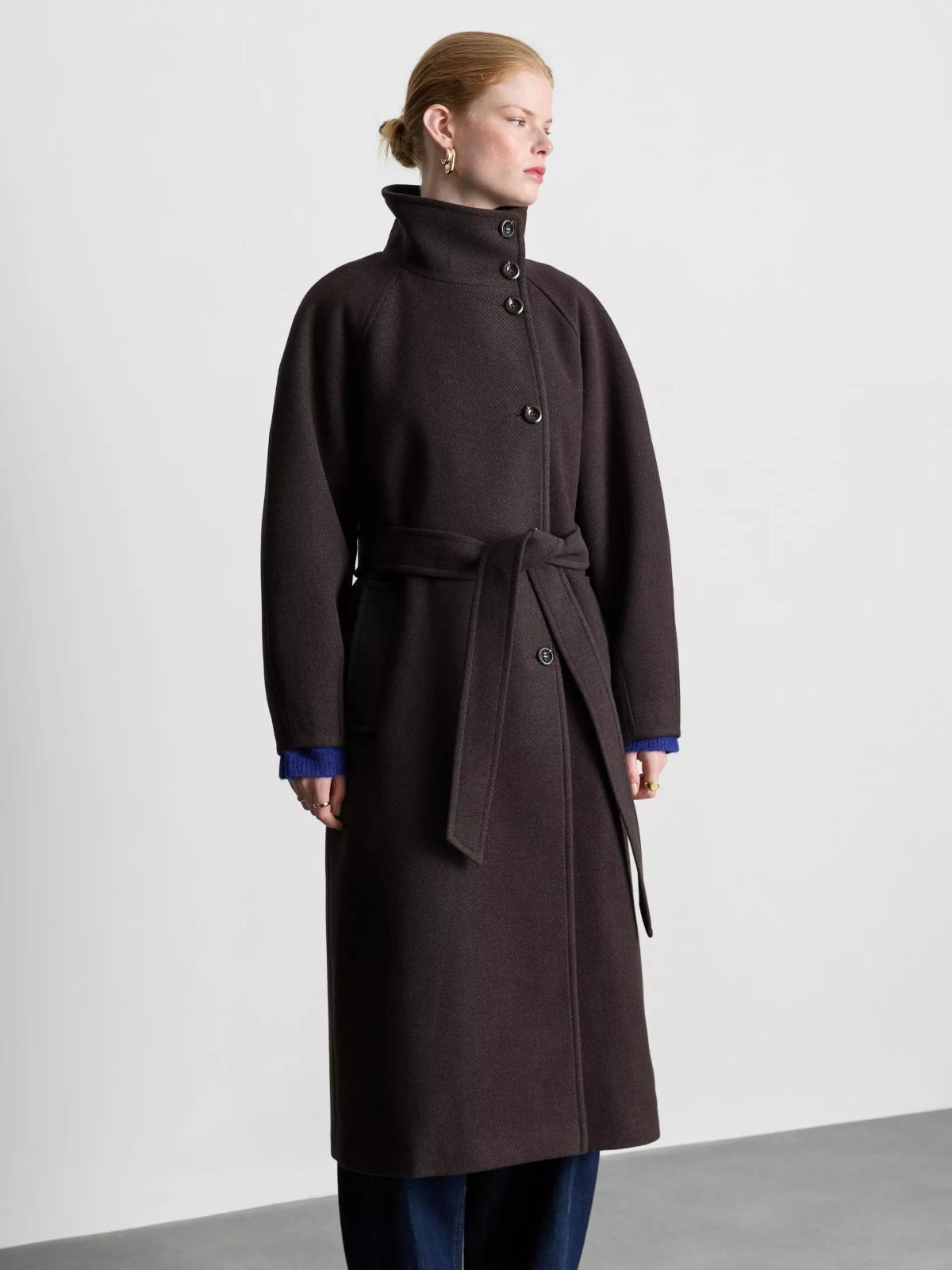 Le manteau long de Primark avec ceinture et col cheminée