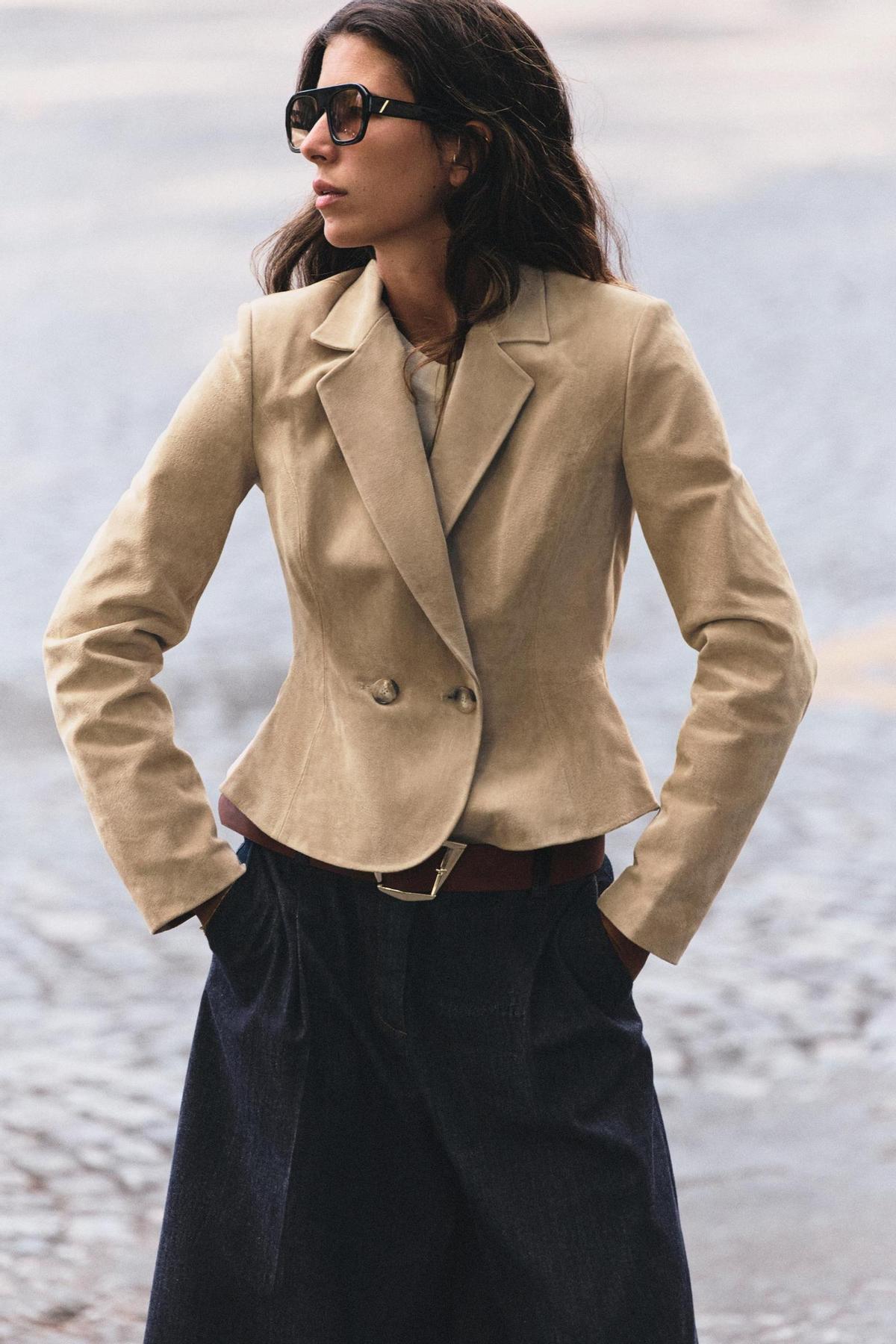 Veste courte en daim beige