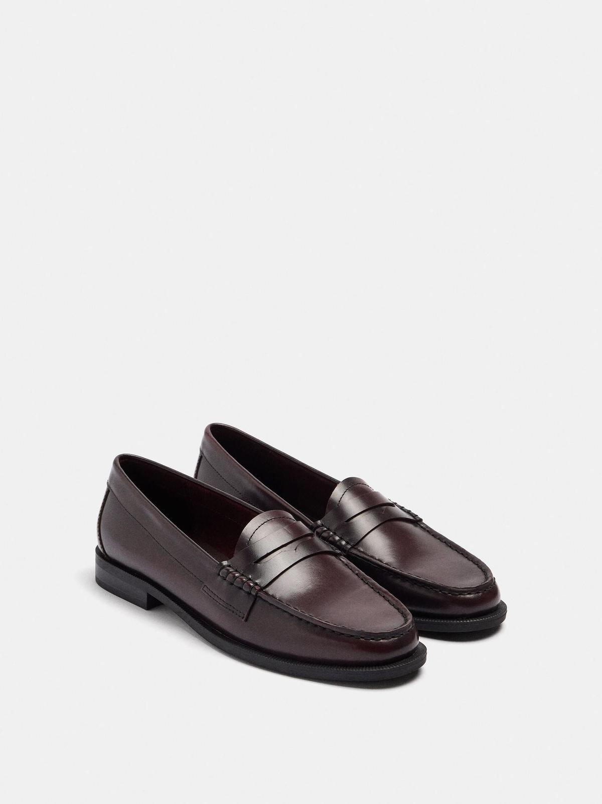 Mocassins en cuir bordeaux avec masque