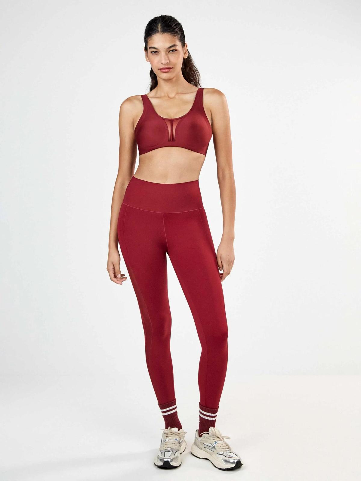 Ensemble de sport avec semi-transparents