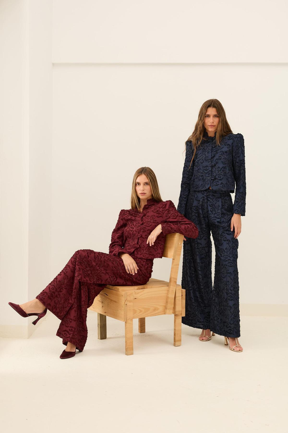 Ensemble invité avec pantalon