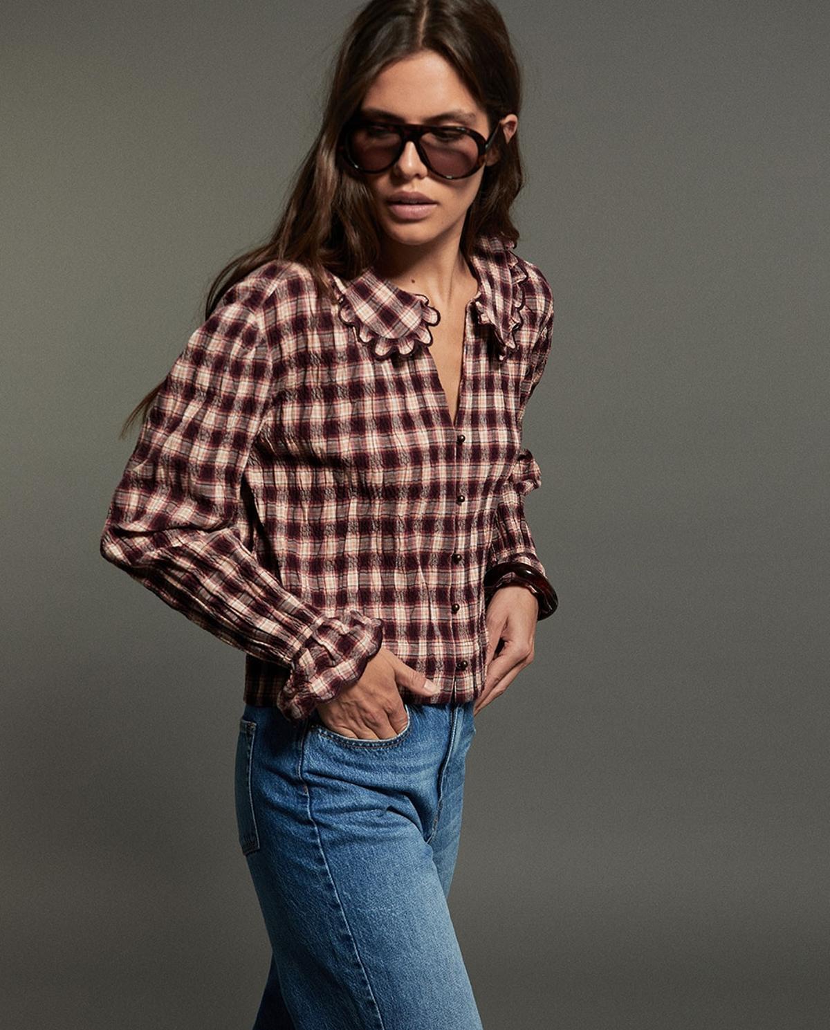 Blouse imprimée à carreaux avec col jarretière