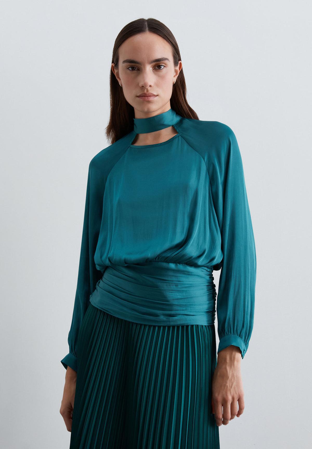 Blouse en satin avec ouverture
