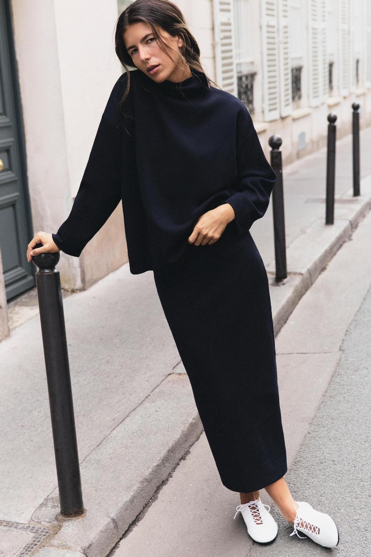 Ensemble pull tricoté et jupe midi