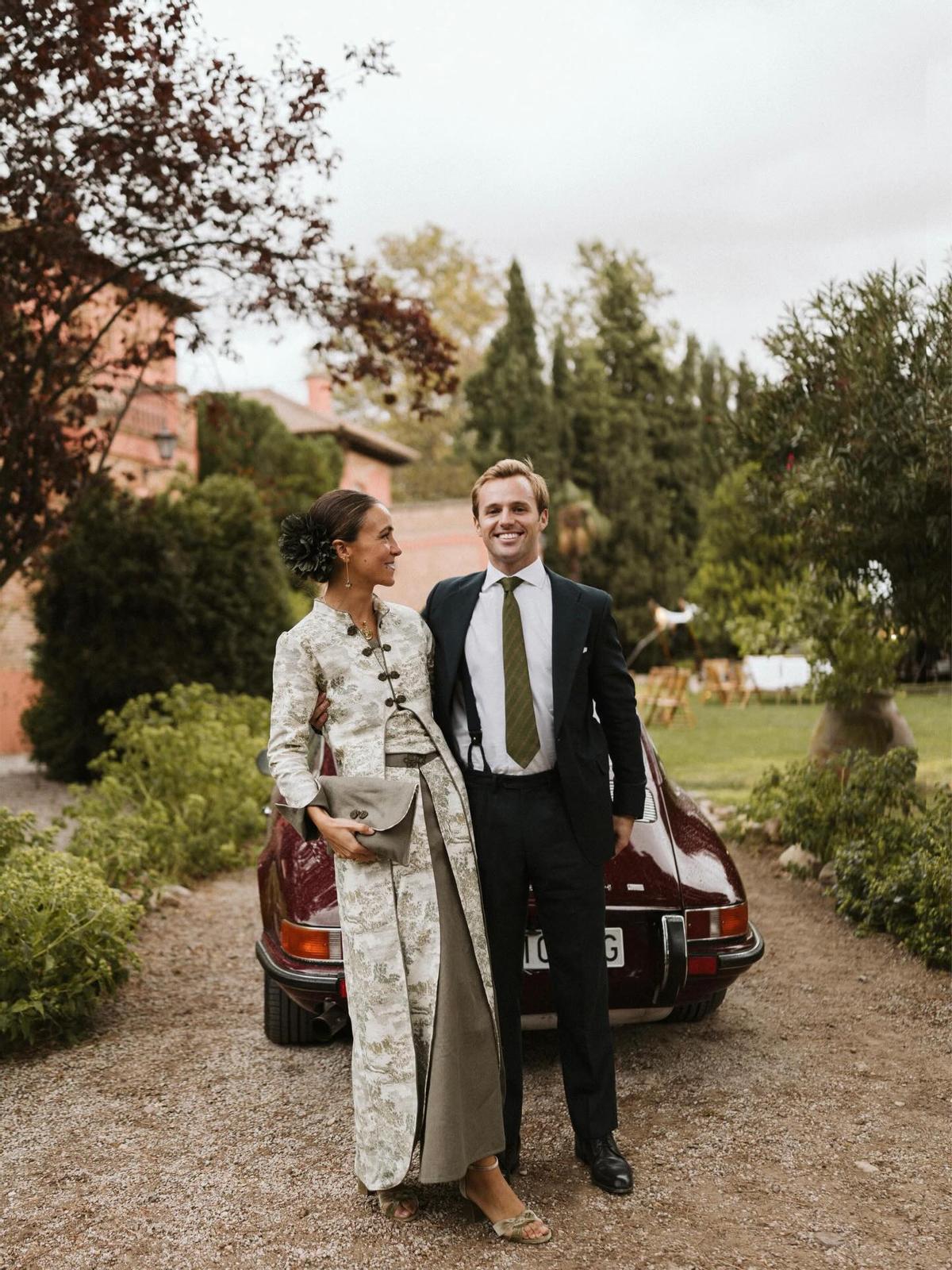 Ensemble invité imprimé manteau et jupe