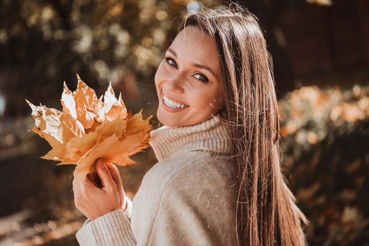 Cheveux crépus en automne