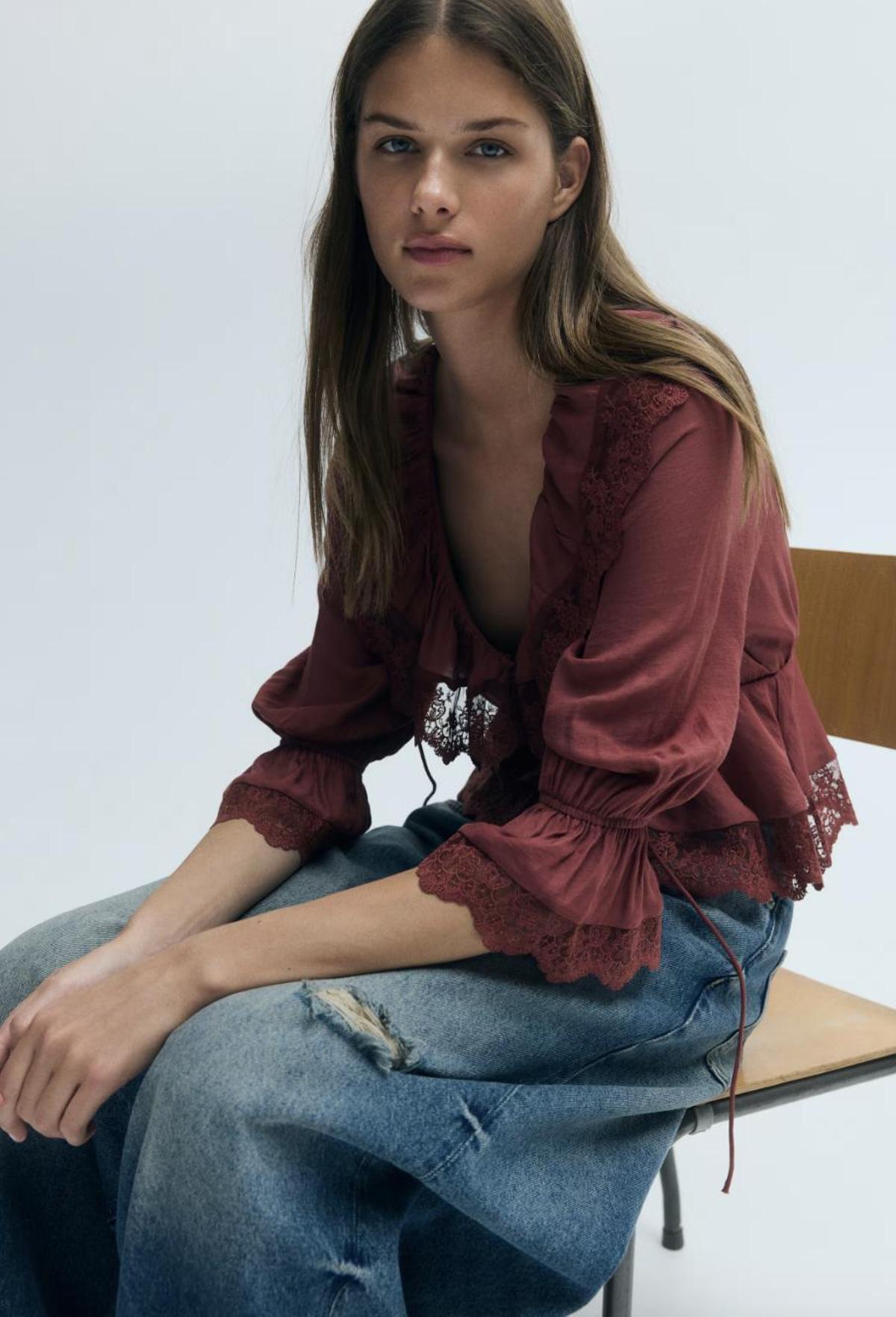 Blouse à volants et basque bordeaux