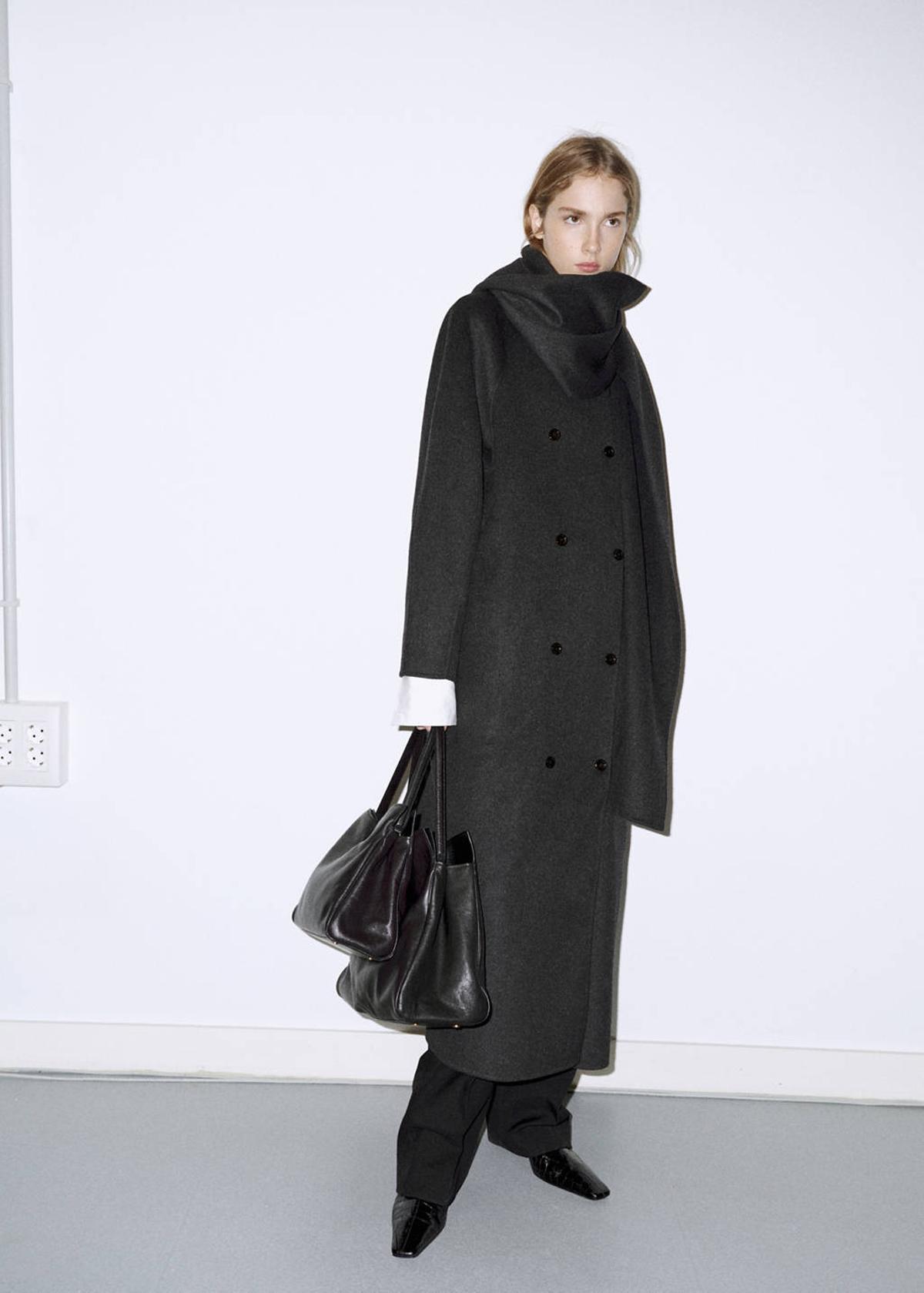 Manteau en laine avec écharpe amovible