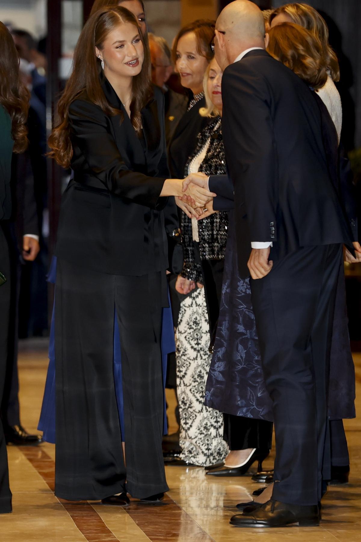 Leonor choisit un costume noir pour le concert des Prix Princesse des Asturies 2026