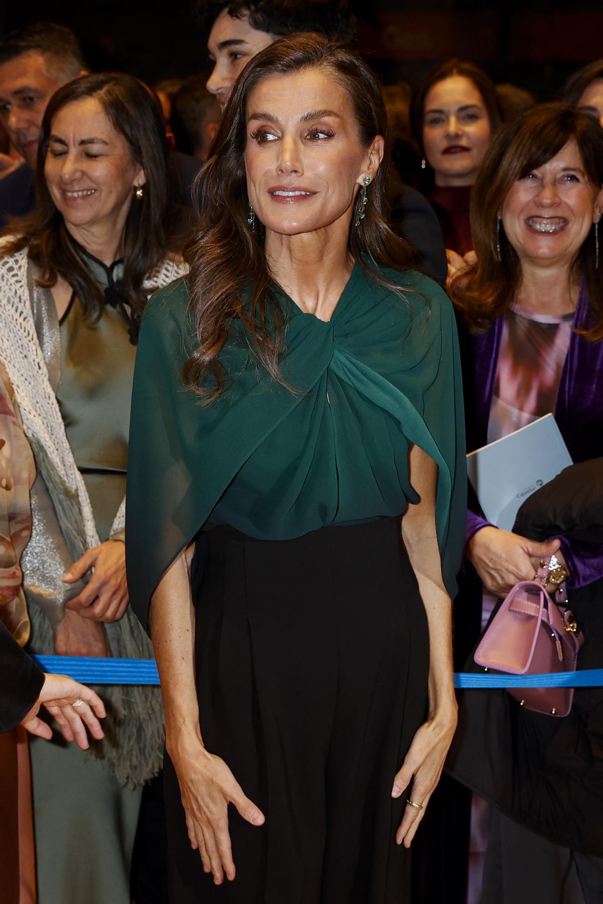 Le chemisier Elie Saab x H&M que la reine Letizia a fait ses débuts dans les Asturies
