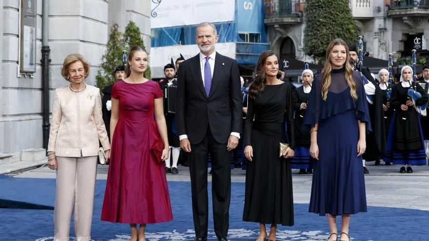 La famille royale préside la remise des Prix Princesse des Asturies 2026 : leur arrivée au son de la cornemuse au Théâtre Campoamor