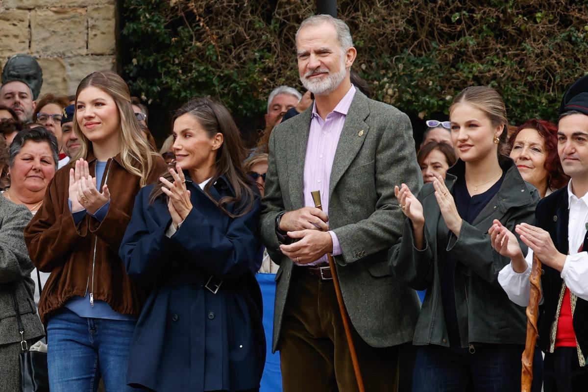 Les rois, l'infante Sofia et la princesse Leonor lors de leur visite à la Ville exemplaire 2026