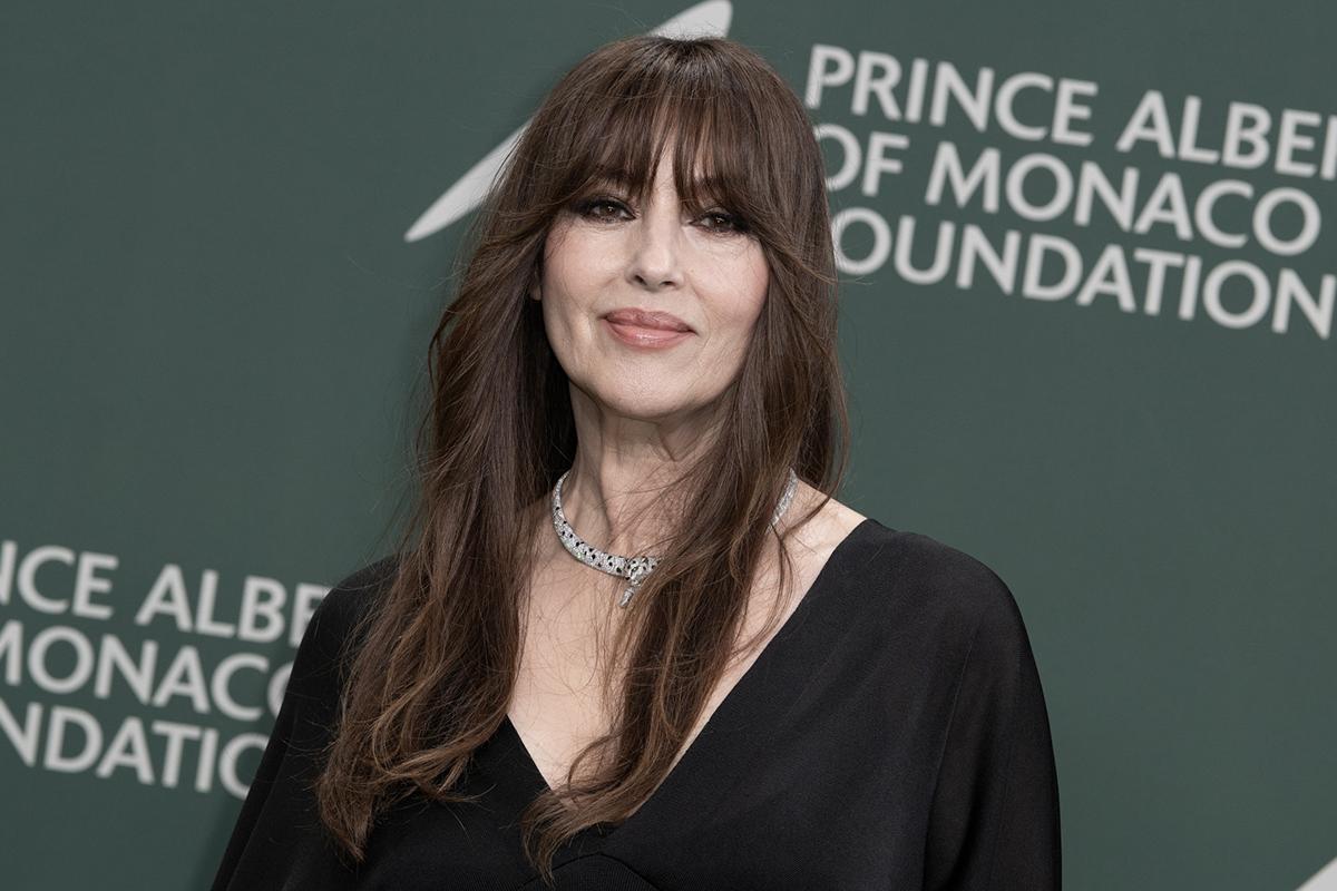 Monica Bellucci portant un maquillage enfumé