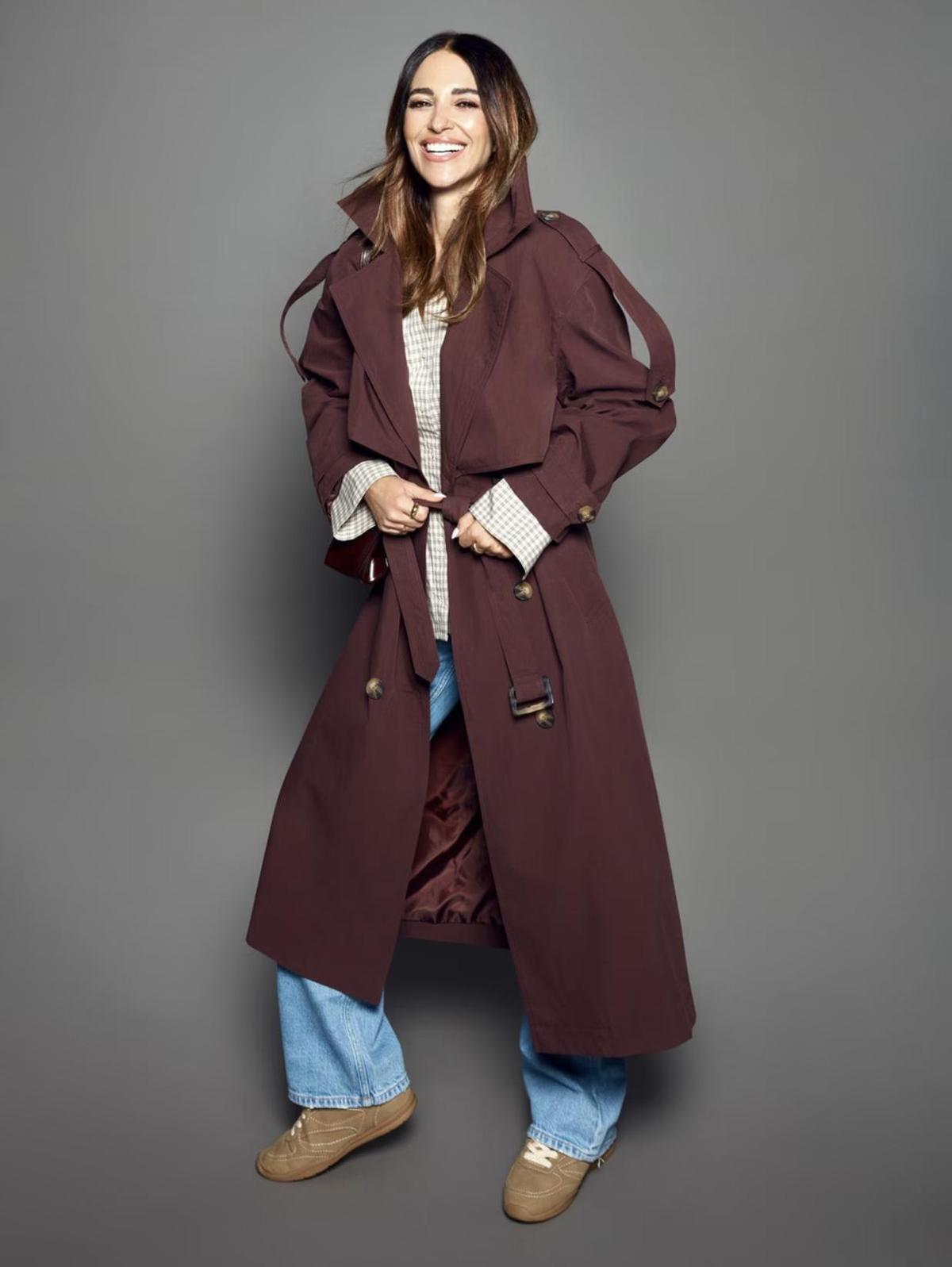 Trench avec ceinture bordeaux par Paula Echevarría