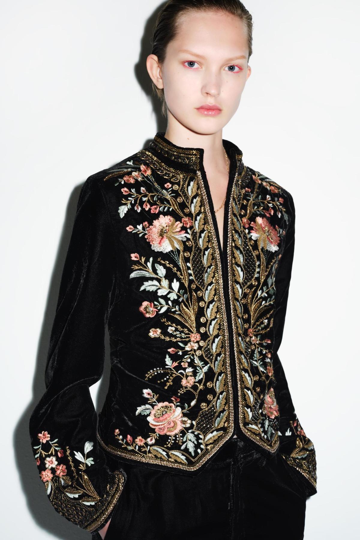 Veste en velours avec broderie multicolore