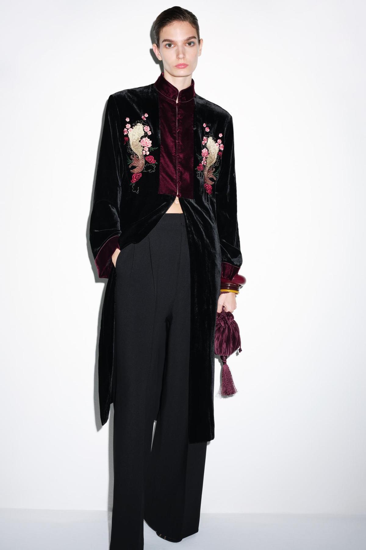 Manteau long en velours brodé
