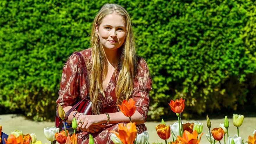 C'est ainsi que s'est déroulée étape par étape l'inauguration d'un jardin de tulipes par Amalia de Holland à Madrid