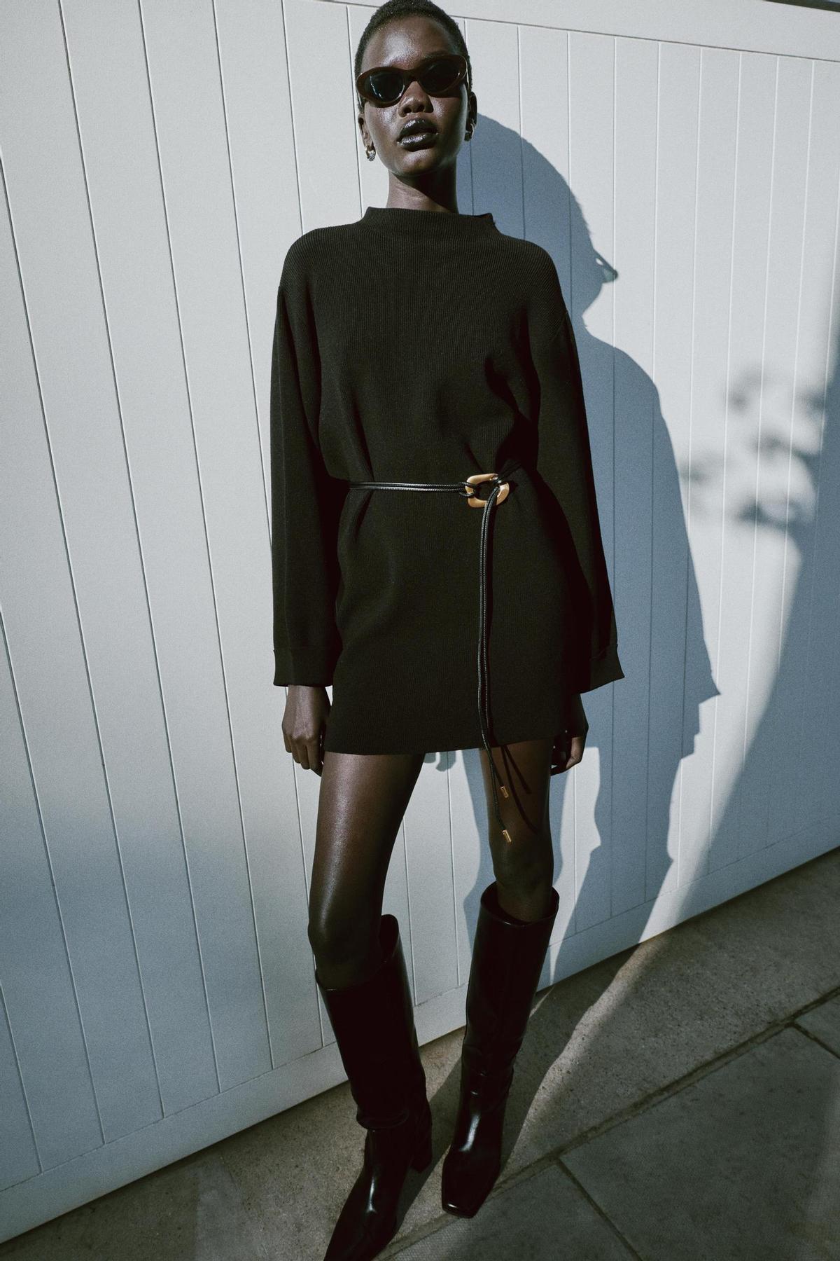 Robe courte en maille avec ceinture