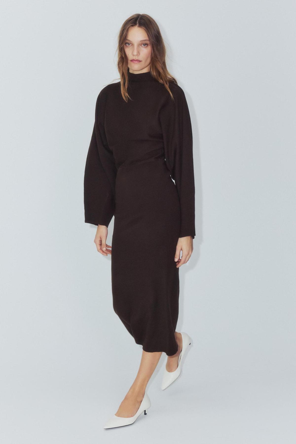 Robe longue en maille marron à taille serrée