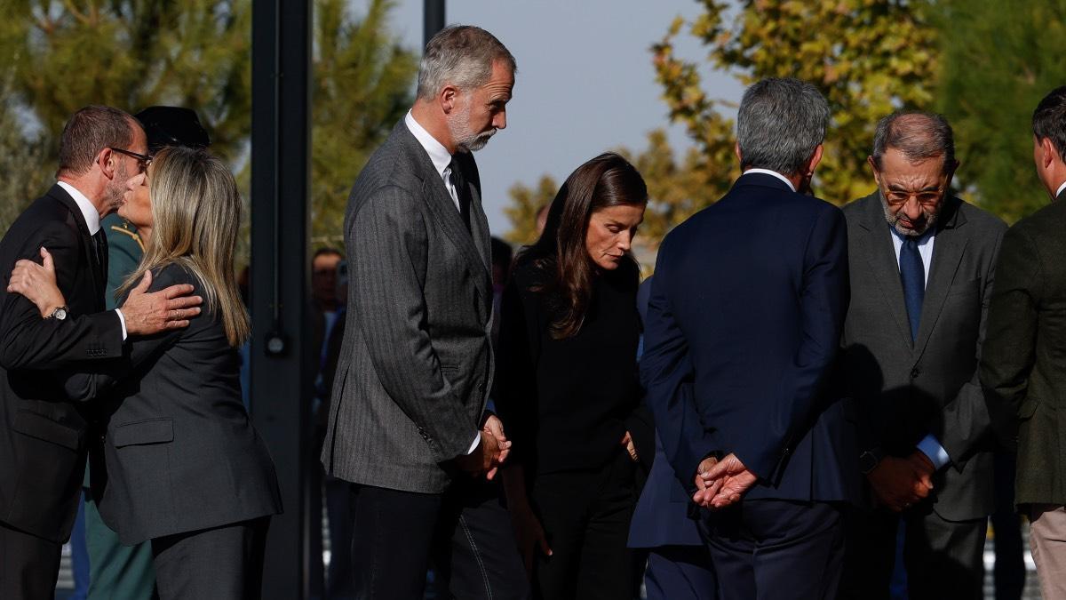 Les rois Felipe VI et Letizia touchés visitent l'hôpital universitaire de Tolède après l'accident de train