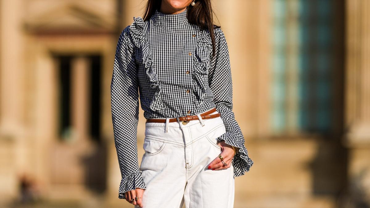5 blusas estampadas de manga larga de Sfera que son pura elegancia y elevan hasta los looks de entretiempo con vaqueros más sencillos