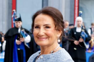 Avec ses boucles d'oreilles amulette et une tenue en tweed : Paloma Rocasolano éblouit avec la même gamme monochrome aux Prix Princesse des Asturies 2026