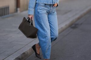 Ce n'est pas de Zara : les jeans tonneau qui stylisent le plus les jambes sont de Stradivarius, ils coûtent 29 € et sont la top tendance de l'automne-hiver 2026.