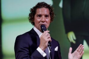 David Bisbal (47 ans) : « J'essaie de faire des exercices où je m'amuse car pour moi c'est très ennuyeux et c'est un cauchemar d'aller à la salle de sport »
