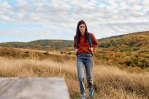 Decathlon baisse les prix des chaussures de trekking imperméables et les réduit de 30 € : en gris ardoise, confortables et parfaites pour randonner des heures sans douleur cet automne/hiver | VENTES DÉCATHLON