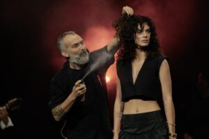 Deux coiffeurs experts sont d'accord : « Les tendances capillaires ne doivent plus dicter la façon dont on se coupe les cheveux »