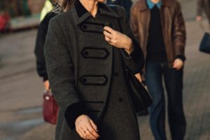 Ils ont l'air luxueux, mais ils sont de chez Zara : 5 manteaux en laine d'une élégance classique qui deviendront votre uniforme star cet hiver 2026