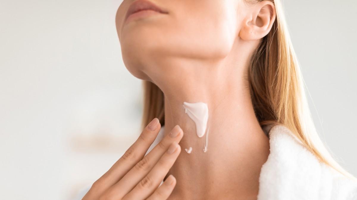 La primera crema remodeladora del óvalo facial, que ayuda a reducir la acumulación de grasa de la zona de la papada y cuello