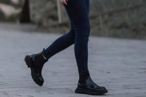 Les bottes de pluie Chelsea les plus élégantes pour les jours de pluie déferlent chez Carrefour : en kaki, avec un talon confortable et pour 19 €