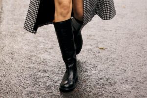 Les bottes hautes qui résoudront vos looks pluvieux cet automne 2026 viennent de débarquer chez Lefties : elles coûtent 39 €, stylisent les jambes et sont très confortables