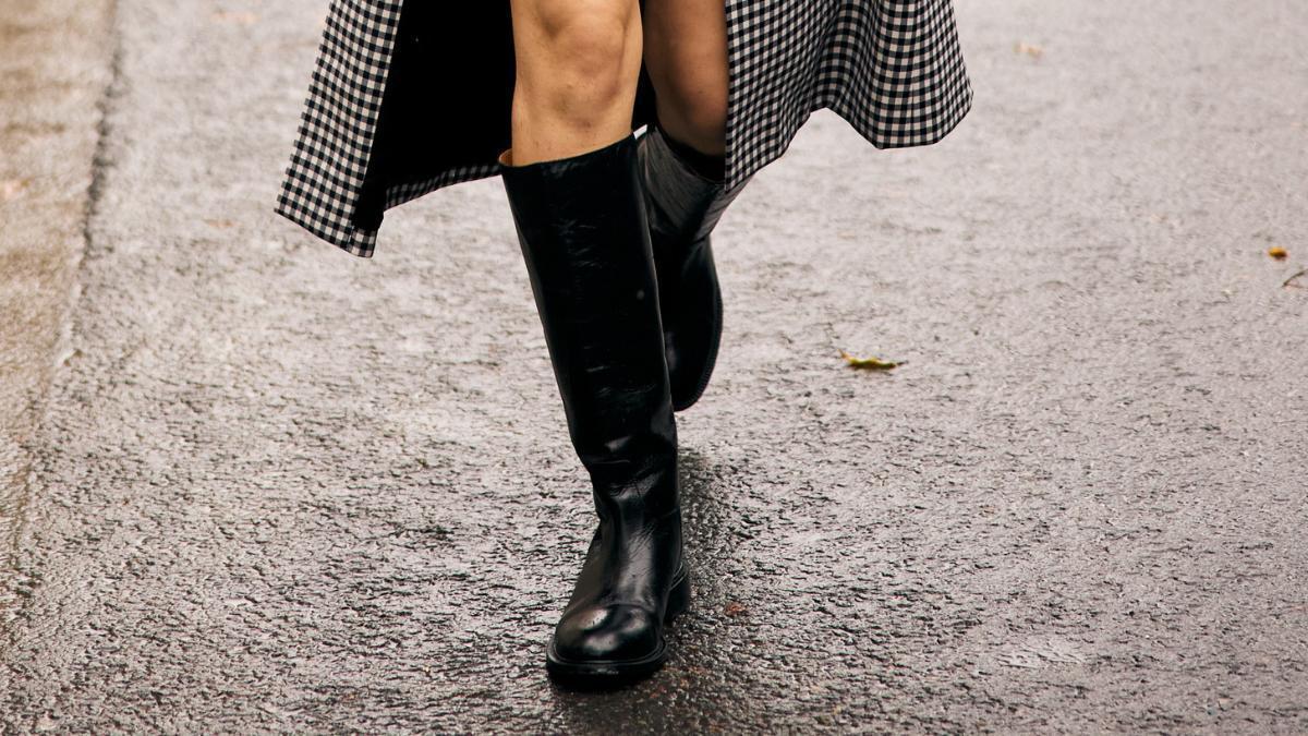 Acaban de aterrizar en Lefties las botas altas que te solucionarán tus looks de lluvia este otoño 2026: cuestan 39 €, estilizan las piernas y son muy cómodas