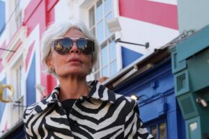 Les femmes les plus élégantes de 63 ans ont de nouvelles baskets préférées : de chez Bimba et Lola, très confortables et au style rétro
