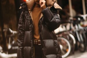 Listes d'attente dans toutes les tailles pour l'anorak matelassé Uniqlo parfait pour l'hiver 2026 : marron chocolat, imperméable et n'ajoute pas de tailles