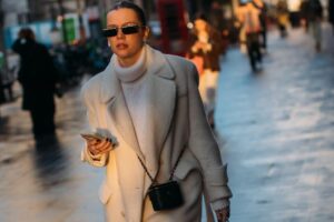Mango lance les plus belles robes en maille d'élégance classique pour l'automne 2026 : elles sont stylées dans toutes les tailles, elles sont chaudes et s'associent parfaitement avec des bottes hautes et des manteaux longs
