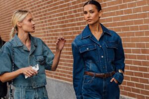 Ni chez Zara, ni chez Mango : j'ai trouvé chez Lefties l'ensemble en jean parfait pour bien s'habiller en pleine saison (et il se combine très bien avec des ballerines plates)