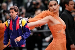 Nilton Bala, entraîneur de Sara Sampaio, le nouvel amour de Ferran Torres : « Faire 3 séries de 10 répétitions de 'hip push' est l'exercice fessier le plus puissant »