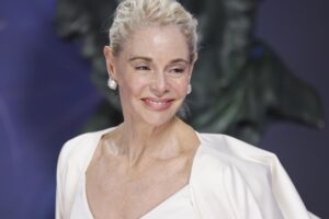 Nuria Aluart, experte maquillage : « Après 60 ans, l'erreur de maquillage la plus courante est d'abuser des fonds de teint et des poudres mats »