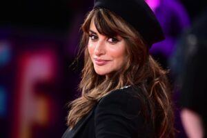 Penélope Cruz et Victoria Luengo mettent l'accent espagnol à Londres : du costume pour homme à la robe en velours pour le tapis rouge