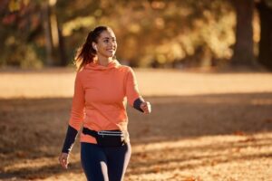 Qu'est-ce que la « marche de grand-père » et pourquoi les experts la recommandent davantage que d'aller courir : « Pour perdre du poids, vous n'avez pas besoin de vous casser la tête. Il suffit de faire une promenade d'une heure chaque jour.