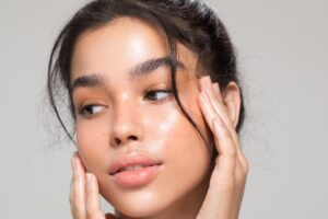 Rita Silva, directrice scientifique de The Ordinary, sur la longévité des lèvres : « Le tissu des lèvres a une structure unique, il vieillit différemment du reste du visage »
