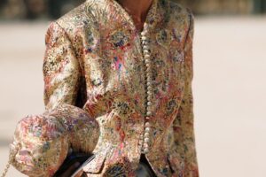 Sfera surprend avec la veste jacquard la plus spéciale inspirée de Christian Dior pour l'automne 2026 : un style luxueux et facile à combiner avec un jean